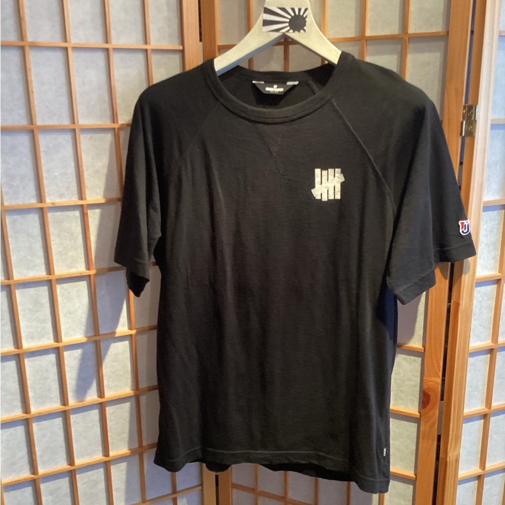 Undefeated Graphic Logo Crew Neck Raglan Short Sleeve Tee Men's Size Medium